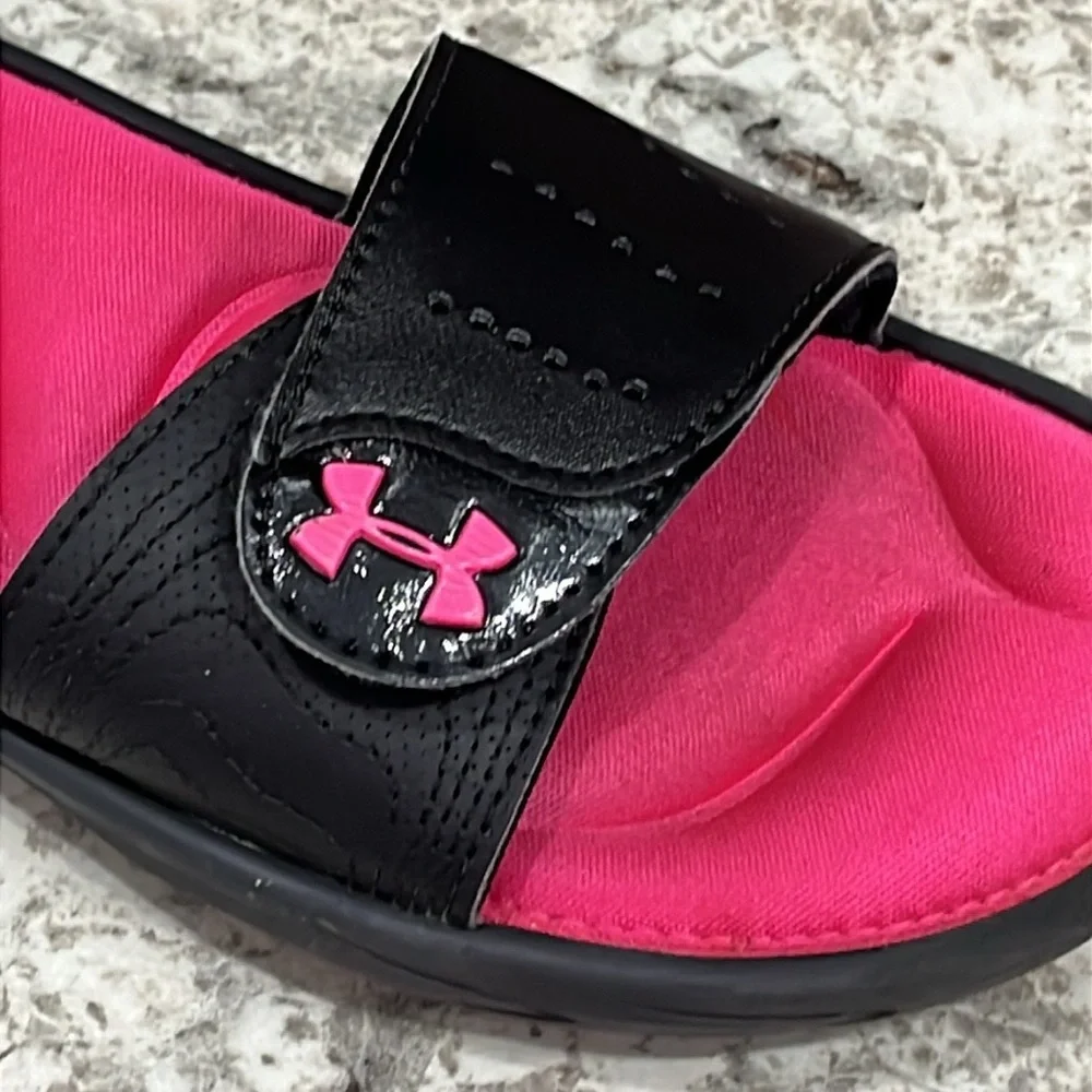 Under Armour Kids size 2  Black and Pink Slide Sandals Worn very little